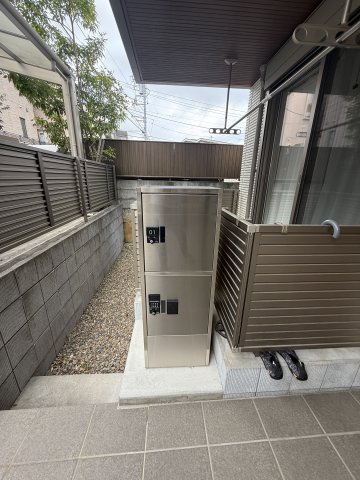 【エントランス】 | ＭＡＩＳＯＮ　ＴＨＥＯＢＲＯＭＡ | 便利な宅配ボックス