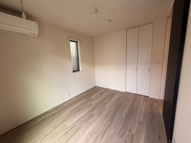 【洋室】 | ＭＡＩＳＯＮ　ＴＨＥＯＢＲＯＭＡ | 洋室には1.6帖のウォークインクローゼット