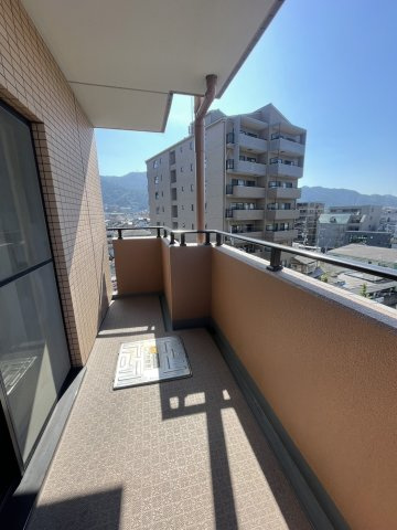 広々ルーフバルコニー付角住戸◆床暖房あり◆地下鉄東西線「椥辻」駅徒歩３分◆イーグルコート椥辻十条のバルコニー|バルコニー