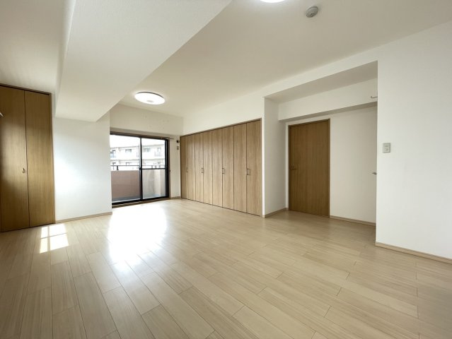 広々ルーフバルコニー付角住戸◆床暖房あり◆地下鉄東西線「椥辻」駅徒歩３分◆イーグルコート椥辻十条の収納|クローゼット