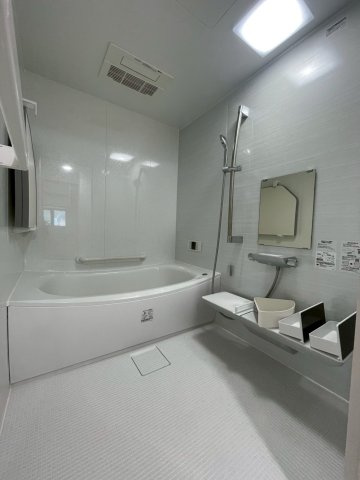 広々ルーフバルコニー付角住戸◆床暖房あり◆地下鉄東西線「椥辻」駅徒歩３分◆イーグルコート椥辻十条の浴室|浴室