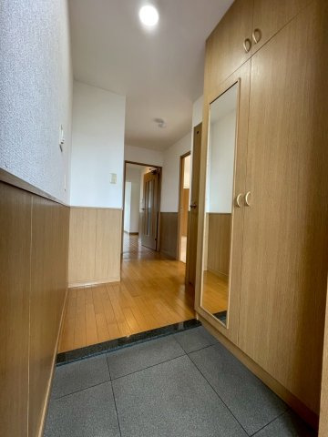 広々ルーフバルコニー付角住戸◆床暖房あり◆地下鉄東西線「椥辻」駅徒歩３分◆イーグルコート椥辻十条の玄関|玄関