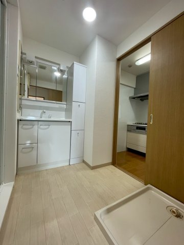広々ルーフバルコニー付角住戸◆床暖房あり◆地下鉄東西線「椥辻」駅徒歩３分◆イーグルコート椥辻十条のその他|洗濯機置場