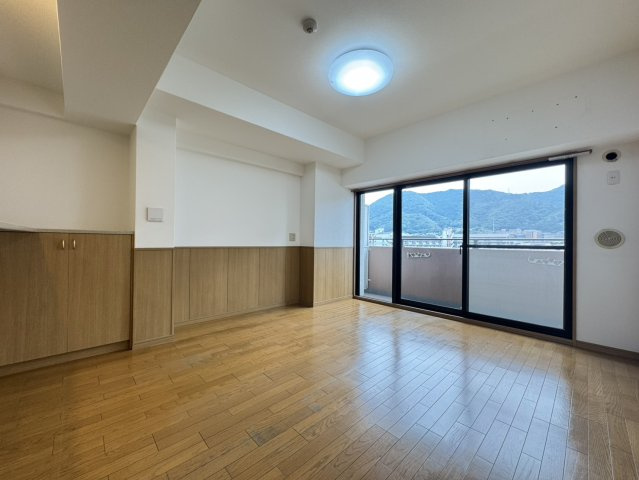 広々ルーフバルコニー付角住戸◆床暖房あり◆地下鉄東西線「椥辻」駅徒歩３分◆イーグルコート椥辻十条の居間・リビング|リビング
