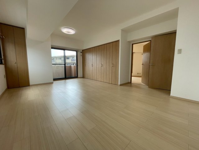 広々ルーフバルコニー付角住戸◆床暖房あり◆地下鉄東西線「椥辻」駅徒歩３分◆イーグルコート椥辻十条の洋室|洋室