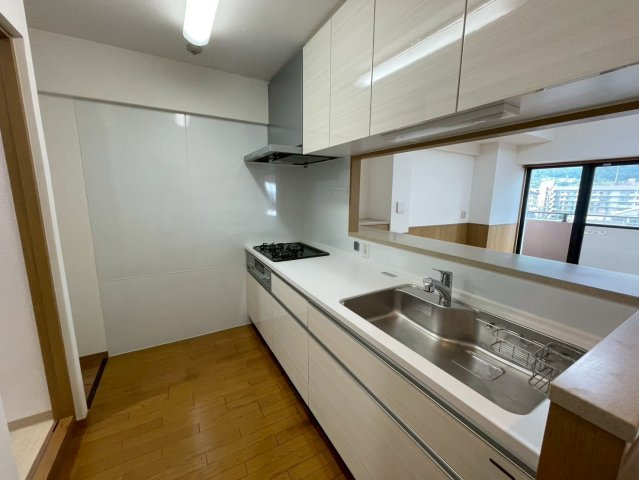 広々ルーフバルコニー付角住戸◆床暖房あり◆地下鉄東西線「椥辻」駅徒歩３分◆イーグルコート椥辻十条のキッチン|キッチン