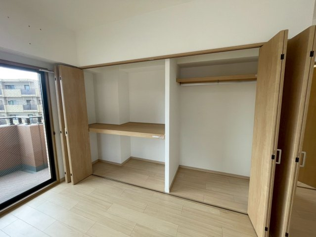 広々ルーフバルコニー付角住戸◆床暖房あり◆地下鉄東西線「椥辻」駅徒歩３分◆イーグルコート椥辻十条の収納|クローゼット