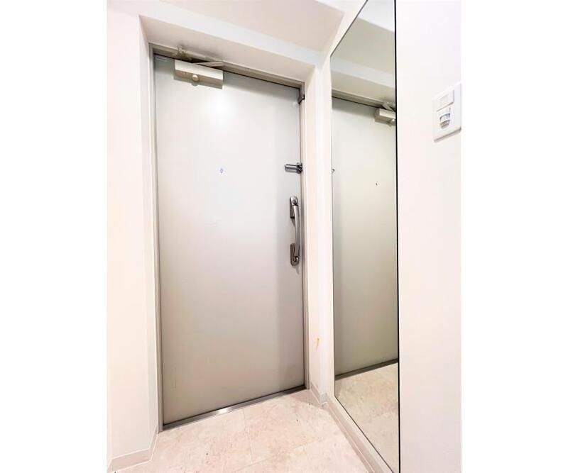 グランエクラドーム前の玄関