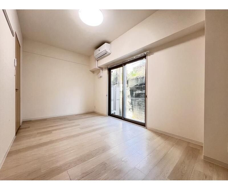 グランエクラドーム前の洋室