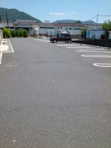 フォーラル　真の駐車場