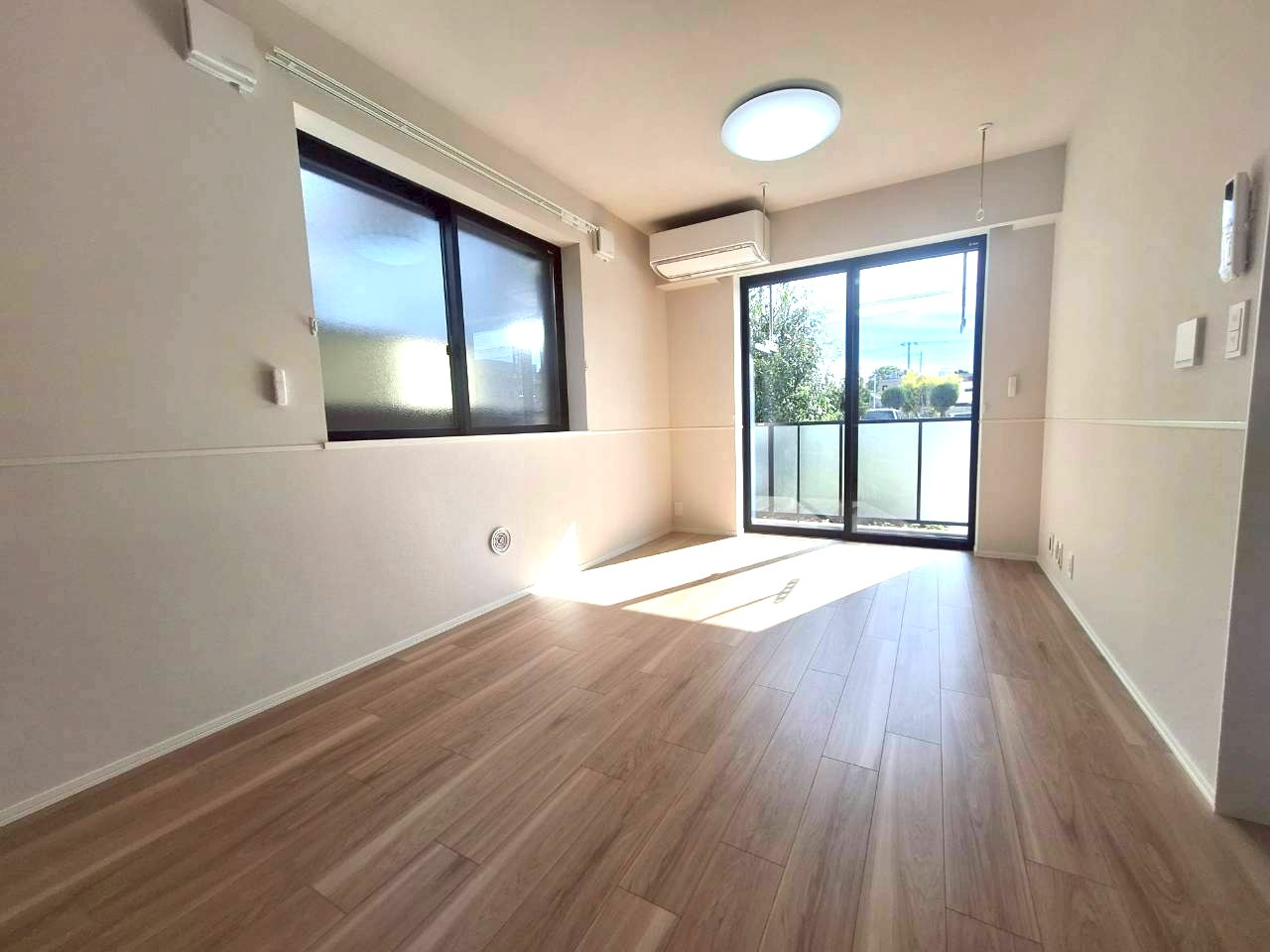 牟礼アパートメントの居間・リビング