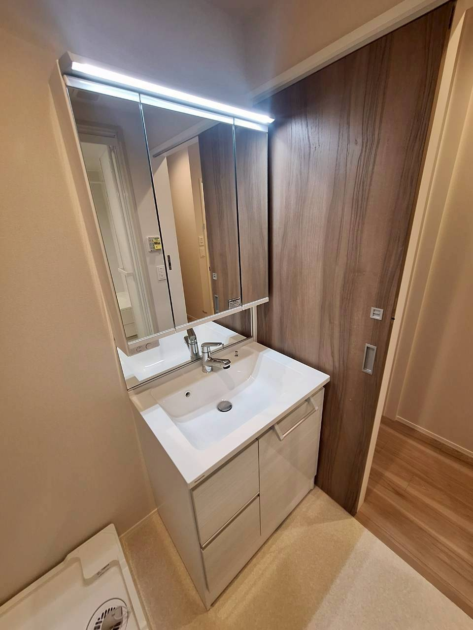 牟礼アパートメントの独立洗面台