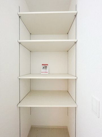 新築戸建・建売　福島市泉　清水小・清水中　ZEH水準住宅の収納|リネン庫として使える可動棚付き収納！タオルや生活用品のストックなど収納可能！