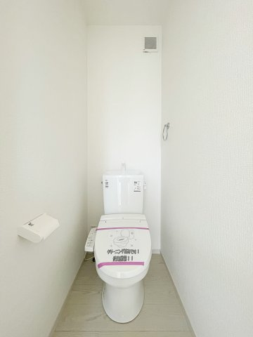 新築戸建・建売　福島市泉　清水小・清水中　ZEH水準住宅のトイレ|ホワイト基調なので狭く感じないですね♪