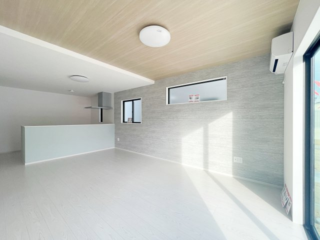 新築戸建・建売　福島市泉　清水小・清水中　ZEH水準住宅の居間・リビング|＼内覧ご予約受付中です♪／仕事帰りやお休みの日はもちろん、当日内覧も大歓迎♪