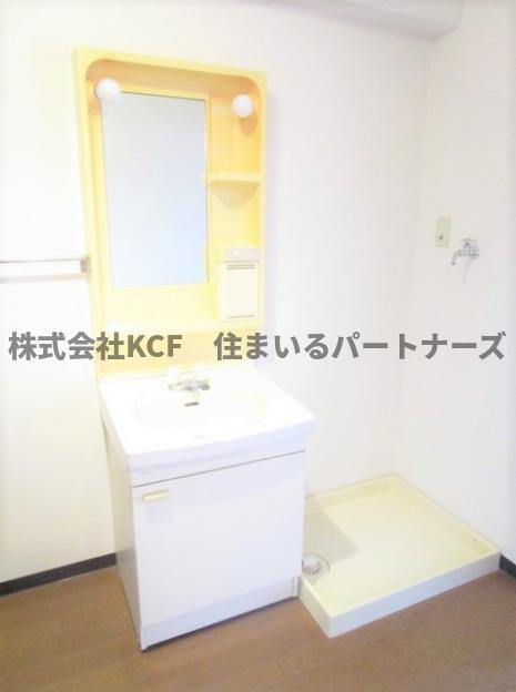 レジデンス高松の独立洗面台|朝の支度にも助かる、独立の洗髪洗面化粧台