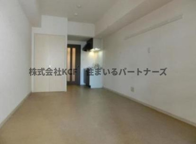 【居間・リビング】 | リード中央町 | こちらのリビングで趣味の時間をお楽しみください