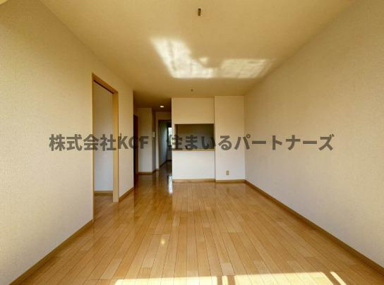 グランシャリオ小森野A棟の居間・リビング