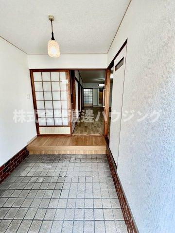 若江北町3丁目テラスハウスの玄関