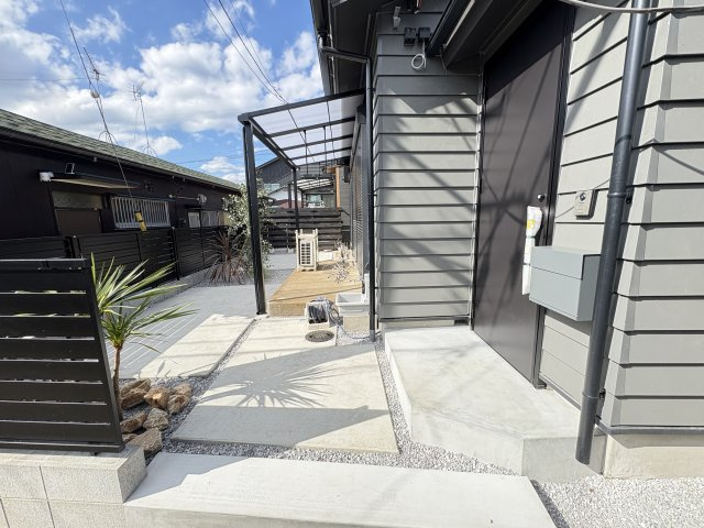 昭島市美堀町５丁目の一戸建てのエントランス
