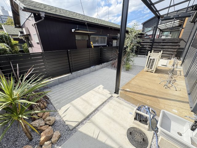 美堀町河村貸家の庭