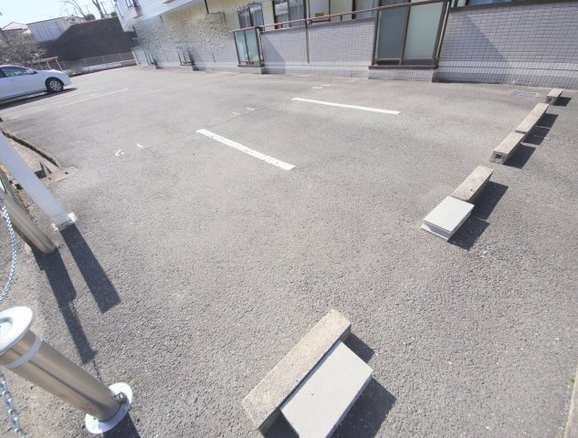 エイムハイツ湯船の駐車場