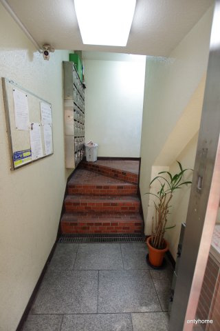 メゾン扇町　仲介手数料無料のエントランス