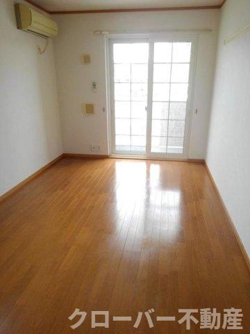 メゾン・アルカンシエルＡの居間・リビング