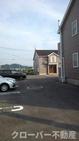 メゾン・アルカンシエルＡの駐車場