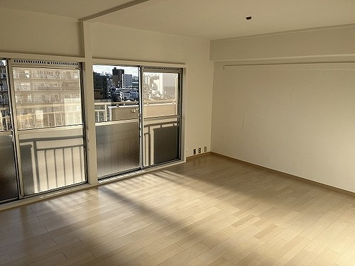 シャトー八戸の里の居間・リビング|ＬＤＫ約２１．０畳　※前回募集時／２０２２年１月の写真