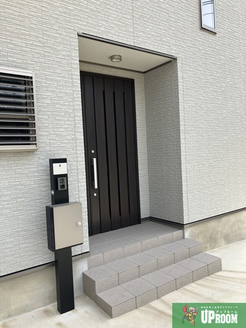 古知野町杉山貸家　B棟のエントランス