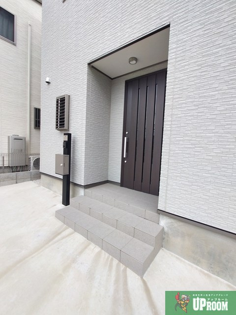 古知野町杉山貸家　B棟のエントランス