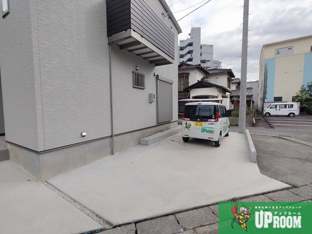 古知野町杉山貸家　B棟の駐車場