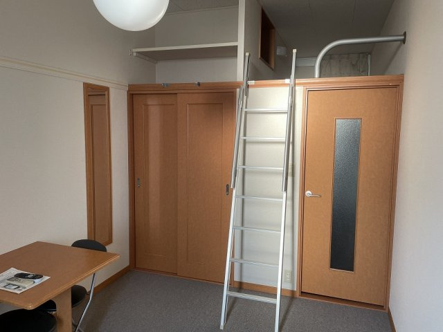 レオパレスオリザ　アウレアの居間・リビング