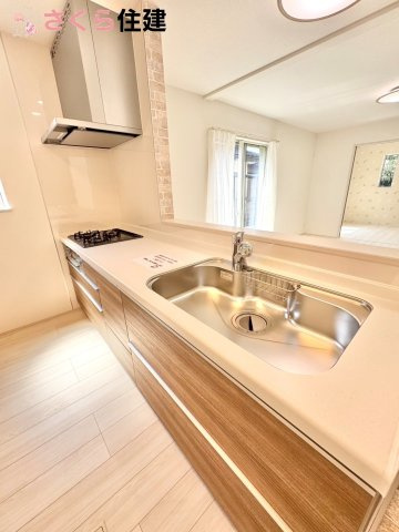 Heartful-Town 　東武西川田駅1期　３号棟のキッチン|お子様と並んで料理をしても余裕のゆとりのキッチン。お子様と一緒に料理も叶いますよ♪