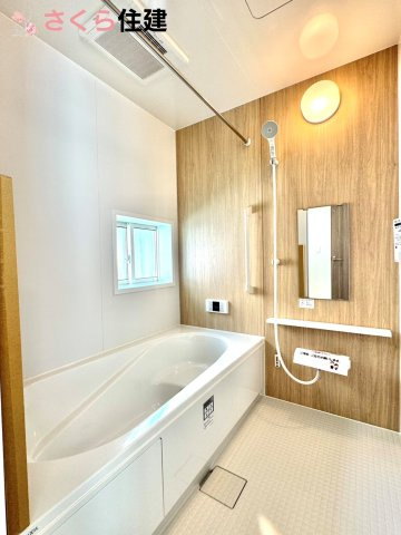 Heartful-Town 　東武西川田駅1期　３号棟の浴室|梅雨の時期は大活躍の浴室乾燥機！家族の数だけ増える洗濯物もしっかり乾かせます
