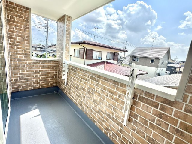 Heartful-Town 　東武西川田駅1期　３号棟のバルコニー|急な雨でも安心なインナーバルコニー♪家族全員分の布団もゆったり並べられるます♪
