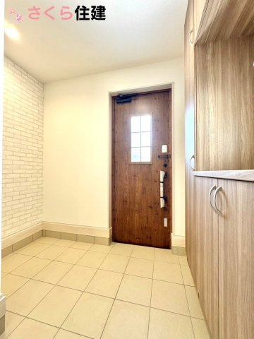 Heartful-Town 　東武西川田駅1期　３号棟の玄関|玄関がいつも片づく大型シューズボックス。お子様の靴のサイズが大きくなっていっても安心の広々スペース！