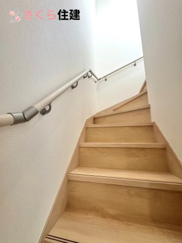 クレイドルガーデン　　宇都宮市雀の宮第１０　１号棟のその他共用部分|あると便利！手すり！！階段を昇り降りの際転落防止にもなります。