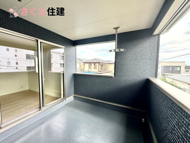 クレイドルガーデン　　宇都宮市雀の宮第１０　１号棟のバルコニー|急な雨でも安心なインナーバルコニー♪家族全員分の布団もゆったり並べられるます♪
