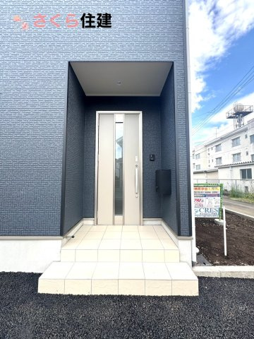 クレイドルガーデン　　宇都宮市雀の宮第１０　１号棟の玄関|玄関扉はスマートキー対応で、両手に荷物があっても楽に簡単開け閉め！もちろんモニター付きインターホン！