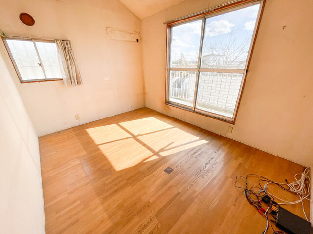 下野市磯部　4ＬＤＫ　中古住宅の洋室