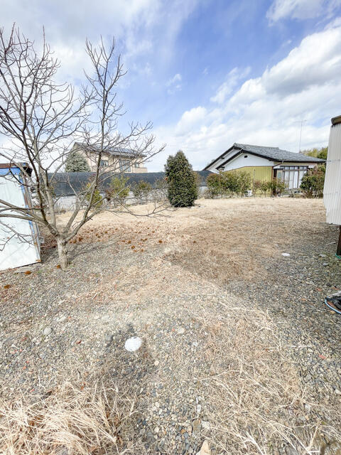 下野市磯部　4ＬＤＫ　中古住宅の駐車場