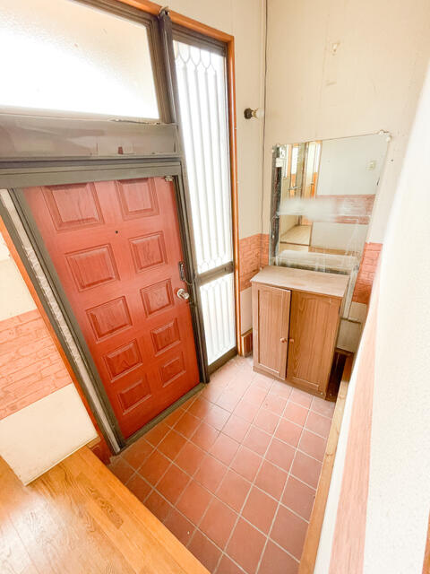 下野市磯部　4ＬＤＫ　中古住宅の玄関