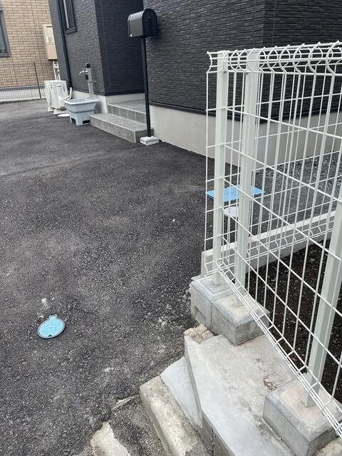 下野市駅東４丁目　3ＬＤＫ　中古住宅の駐車場