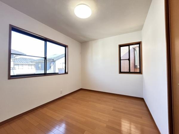 下野市石橋　4ＳＬＤＫ　中古住宅の洋室