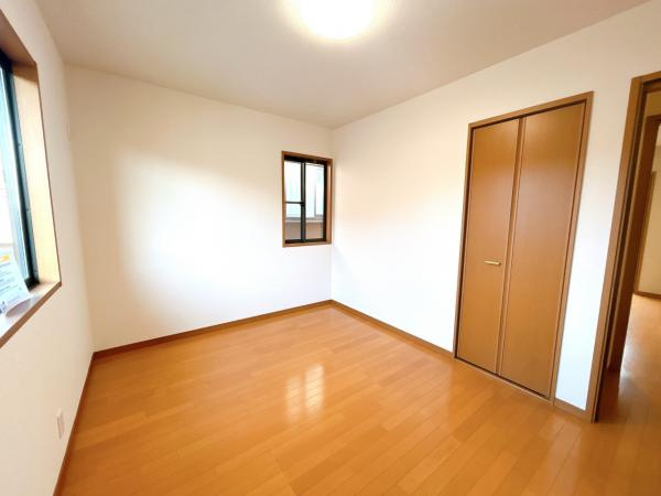 下野市石橋　4ＳＬＤＫ　中古住宅の洋室