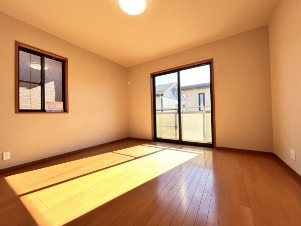 下野市石橋　4ＳＬＤＫ　中古住宅の洋室