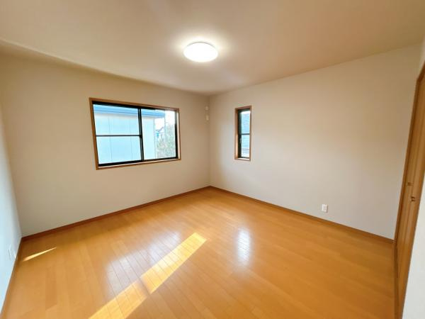 下野市石橋　4ＳＬＤＫ　中古住宅の洋室