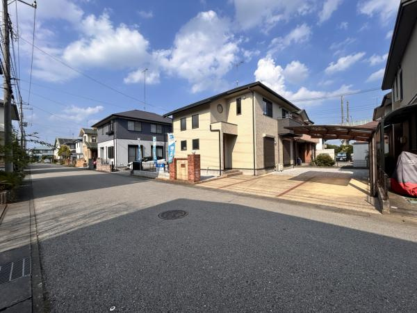 下野市石橋　4ＳＬＤＫ　中古住宅の前面道路含む現地写真